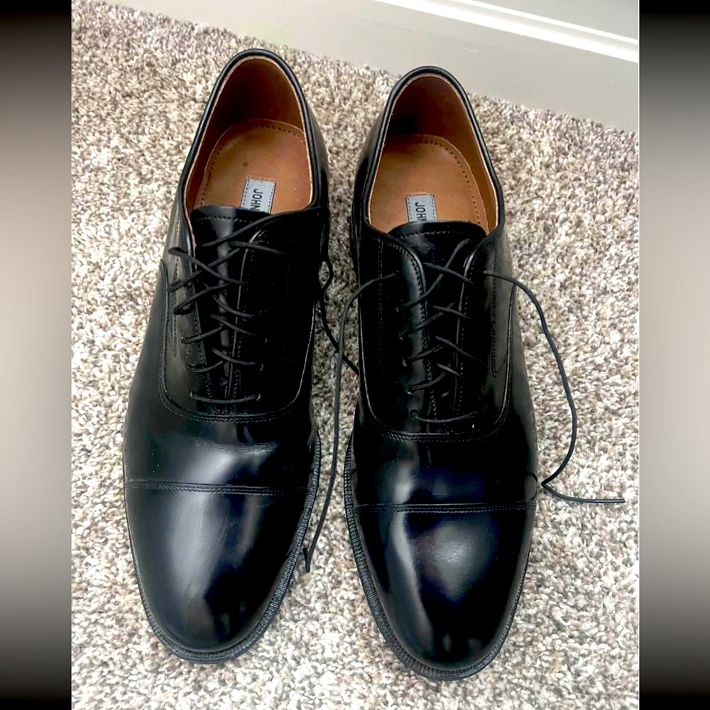 Johnston & Murphy men’s black leather dress Oxford shoes